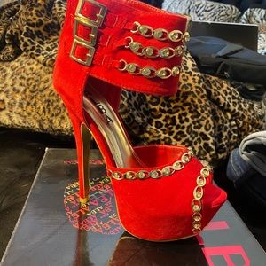 Diamond chain red and gold heels